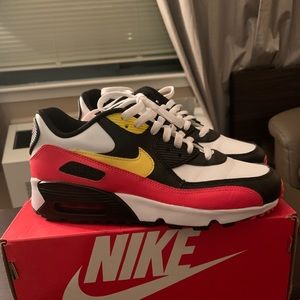 Nike / Size 5.5 (big boys) / Air Max 90’s LTR